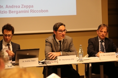 Mehr Mittel sollen künftig für Forschung und Entwicklung bereitgestellt werden. Im Bild: LH Kompatscher (Bildmitte), Andrea Zeppa (l.) und Maurizio Bergamini (r.). Foto: LPA/me