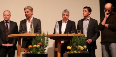 "Miteinander ist ein Muss": Landesrat Schuler (2.v.li.) mit (v.li.) Bauernbund-Obmann Tiefenthaler, Apfelkonsortium-Obmann Kössler, Beratungsring-Obmann Santer, Bioland-Obmann Oberhollenzer.