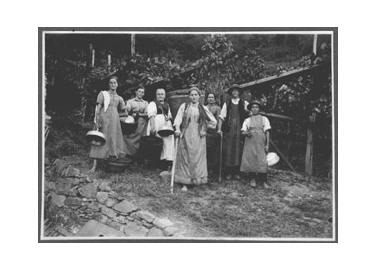 Frauen bei der Weinarbeit im Ersten Weltkrieg - Foto: LPA/ Landesarchiv