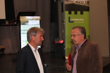 Landesrat Arnold Schuler und Projektleiter Peter Gasser. Foto Oswald Bauer/VZ Laimburg