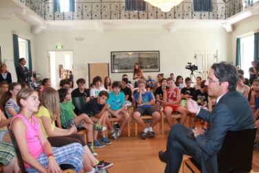 Landeshauptmann Kompatscher bei seinem Besuch im Summer Camp 2014