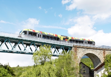 LR Mussner: „Die Vinschger Bahn hat südtirolweit vieles ins Rollen gebracht: eine neue Begeisterung für die Eisenbahn, die Modernisierung des gesamten öffentlichen Verkehrsnetzes und ein neues Mobilitätsverhalten.“
