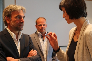 Bald auch Geschäftsführerin der Vereinigung der Südtiroler Tierzuchtverbände: Sennereiverbandsdirektorin Kaser mit LR Schuler (li.) und Obmann Treyer.