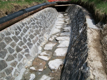 Die Sanierung des Taistnerbachs in der Gemeinde Welsberg wird in Kürze abgeschlossen.