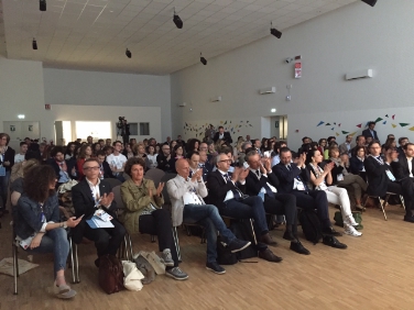 Zahlreiche Vertreter der Regionen und Autonomen Provinzen nahmen am 9. Mai an der ersten gemeinsamen Tagung im Rahmen der Expo 2015 teil. Foto: LPA