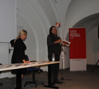 Der Regisseur Gerd Staffeler und Wittfrida Mitterer vom Kuratorium für Technologische Kulturgüter haben das Kulturprojekt des Landesressorts für Italienische Kultur gestern vorgestellt. Foto: LPA/SA