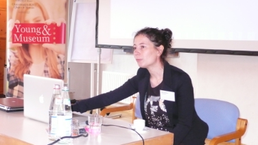 Die Brixner Komponistin Manuela Kerer bei der Tagung „Südtiroler Museumsgespräche: Jugendliche ins Museum?“