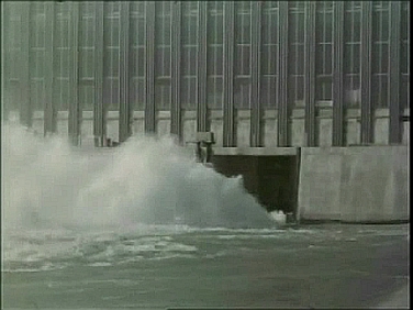 "Symphonie in E" und "Die Etsch": Das Wasser steht im Zentrum der beiden Filme von Hans Albala und Bruno Jori, die am Freitag, dem 5. Juni, im Lesehof der Teßmann zu sehen sind.