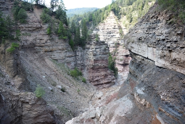 Die Bletterbachschlucht im Südtiroler GEOPARC gewährt Einblick in das Innere der Berge und in die Welt der Steine (FOTO: Vito Zingerle)