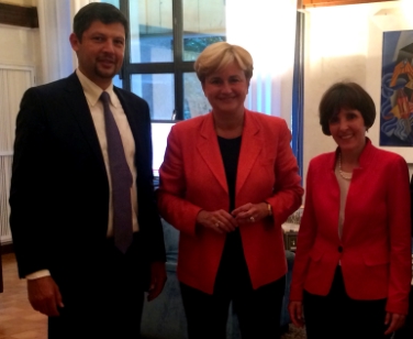 Um die möglichst flächendeckende Versorgung mit schnellem Internet Italiens und besonders Südtirols ging es bei einem Treffen von LRin Deeg mit Ministerin Guidi heute in Rom
