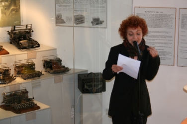 Lene Morgenstern, Südtirols bekannteste Slammerin, leitet den Poetry Slam-Workshop