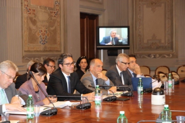Landeshauptmann Kompatscher beim heutigen Treffen zur Reform der Sonderautonomien im römischen Ministerratspräsidium mit Serracchiani (Friaul), Rollandin (Aosta) und Pigliaru (Sardinien) - Foto: LPA/Katharina Tasser