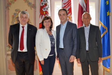 Machen gemeinsame Euregio-Kulturpolitik (v.l.): die Landesräte Florian Mussner (Ladinische Kultur), Beate Palfrader (Tirol), Philipp Achammer (Deutsche Kultur) und Tiziano Mellarini (Trentino). Foto: Land Tirol/Rainalter