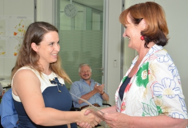 Als erste Südtiroler Ärztin konnte Eleonora Boscarol (l.) ihre Ausbildung zur Allgemeinmedizinerin nach einer fünfmonatigen Unterbrechung für die Zeit ihrer Mutterschaft abschließen.