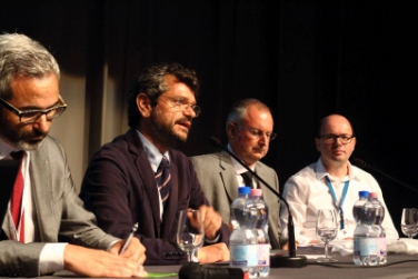 Kongress eröffnet (v.li.): Laimburg-Direktor Oberhuber, Fondazione-Mach-Präsident Segrè, Fulvio Mattivi von der Fondazione Edmund Mach und Peter Robatscher, Laborleiter im Versuchszentrum Laimburg