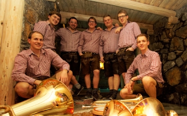 Die Gruppe Südtiroler Rifflblech spielt in der BergbauWelt Ridnaun Schneeberg