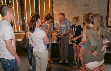 Jugendliche beim Fotokurs im MuseumPasseier (FOTO: Berni Pfeifer)