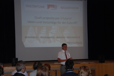 Stiftungspräsident Richard Theiner (im Bild beim #DOLOMITI2040 Workshop in Welschnofen): "Strategien entwickeln, wie die Dolomitentäler im Jahr 2040 aussehen sollen."