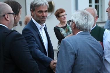Agrarlandesrat Schuler mit Vertretern der 23 Mitgliedsländer der International Pinzgauer Cattle Breeders Association.