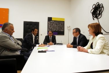 Der neue Präsident der Südtiroler Sporthilfe Giovanni Podini (2.v.l.) stattete LH Arno Kompatscher und LRin Martha Stocker einen Antrittsbesuch ab.