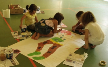 Malen und Sprachenlernen beim Sommercamp der Dienstelle für Schulberatung und Integration am Ladinischen Schulamt