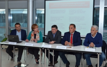 Luca Critelli, Martha Stocker, Alfred Ebner, Michele Buonerba und Gianni Frezzato (v.l.n.r.) stellten die Anpassungen zum Mietbeitrag vor.
