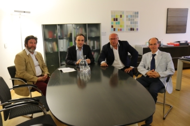 (v.l.n.r.) Luca Cattani (SIAE Filiale Bozen), Landesrat Philipp Achammer, Salvatore Cannella (SIAE Sitz Venedig) und Franco Piasentin (Verantwortlicher für die Marktentwicklung des SIAE-Sitzes Venedig). Foto: LPA