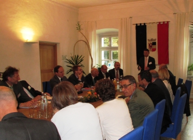 Der Direktor der Landesabteilung Arbeit Helmuth Sinn bei der Begrüßung der bilateralen Kommission