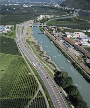 Durch Projekte der Landesabteilung Wasserschutzbauten wurden Gewässer naturgerechter und damit fischfreundlicher: im Bild der Kammergraben in Lana.