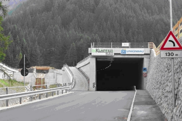 Die neue künstliche Galerie bei Oberlappach bietet nun allen Verkehrsteilnehmenden Schutz vor Lawinen und Erdrutschen - Foto: LPA/Landesamt für Straßenbau Nord-Ost