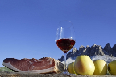 Wein, Äpfel und Speck, Tourismus und Handwerk noch besser gemeinsam vermarkten: Eines der Ziele des neuen Sonderbetriebs.