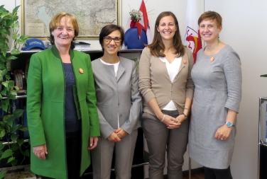 Landesrätin Stocker, Präsidentin Costa, Aufsichtsratvorsitzende Teutsch und die Leiterin der Abteilung Kommunikation Gögele (v.l.n.r.) haben sich über das Thema Frauen und Vorsorge ausgetauscht.