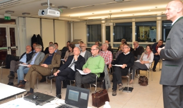Das Leistungsprofil der Südtiroler Krankenhäuser stand im Mittelpunkt des Arbeitstreffens unter der Leitung von Wolfgang Bayer (r.) am heutigen Nachmittag.