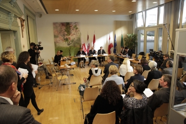 Die Pressekonferenz der drei Landeshauptleute Kompatscher, Rossi und Platter nach den Sitzungen der EVTZ-Gremien - Foto: Alexander Louvet