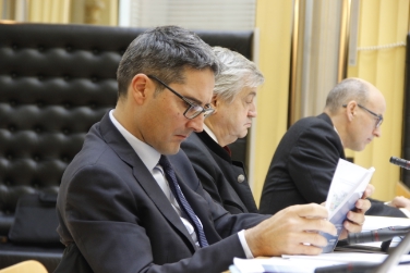 LH Kompatscher, LR Mussner, Abteilungsdirektor Mussner beim heutigen Sozialpartnertreffen zu Mobilität und Flughafen - Foto: LPA/rm