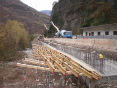 Die Arbeiten zum Ausbau der Sarntaler Staatsstraße gehen planmäßig voran (FOTO: Amt für Straßenbau Mitte-Süd)