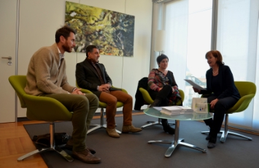 Landesrätin Martha Stocker (r.) mit den Vertretern der Apothekervereinigung Matteo Bonvicini, Nader Abdollahi und Evi Tschigg (v.l.n.r.)