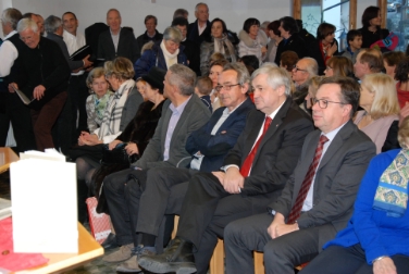 Großes Interesse bei der Vorstellung der Autobiografie von Eduard Pizzinini (FOTO: Usc di Ladins)