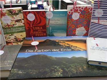 Die Landesbibliothek Teßmann ist bei den Bücherwelten im Bozner Waltherhaus vom 15. Jänner bis 3. Februar mit verschiedenen Angeboten dabei; im Bild ausgezeichnete Bücher.