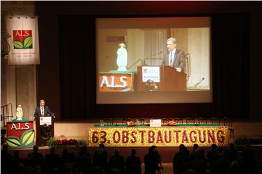 Stärkung des Versuchszentrums Laimburg, internationale Vernetzung, Bündelung der Kräfte, bessere Nutzung der Fördergelder für Forschung und Innovation: Landesrat Schuler bei der 63. Obstbautagung im Meraner Kursaal.
