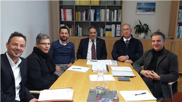 Treffen zum Thema öffentliche Bauten in Innsbruck: v.l.n.r.: Christian Molzer LBD Tirol, Andrea Sega Bautenressort, Gustav Mischì Bautenressort, Robert Müller LBD Tirol, Paolo Montagner Bautenressort und Othmar Neulichedl WOBI