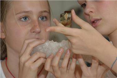 Zu einem Mineralien-Workshop in italienischer Sprache lädt das Naturmuseum am 20. Februar Kinder von sieben bis zehn Jahren - Foto: Naturmuseum Südtirol