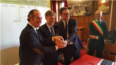 Die Gemeinsamkeiten betont: LH Arno Kompatscher mit Minister Delrio und dem Präsidenten von Venetien, Luca Zaia