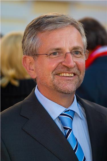 Investitionen: Über die Chancen des Garantiefonds EFSI spricht dessen Direktor, Wilhelm Molterer, bei einer Tagung in Bozen  Foto: Wikimedia