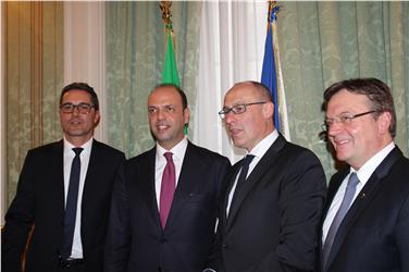 Die drei Landeshauptleute der Europaregion haben heute in Rom Innenminister Angelino Alfano über die Flüchtlings- und Grenzfrage gesprochen - Foto: LPA/Maria Dolores Dell'Antonio