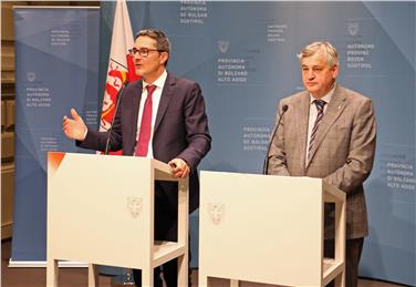 Pressekonferenz zur Landesregierungssitzung: LH Kompatscher und LR Mussner berichten über die Beschlüsse (FOTO: LPA/Roman Clara)
