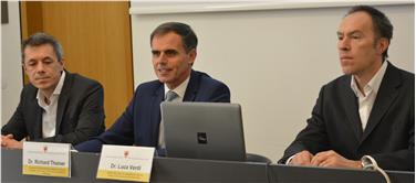 Luftwerte 2015 und Maßnahmen vorgestellt: LR Richard Theiner mit den Amtsdirektoren Georg Pichler (l.) und Luca Verdi (r.).