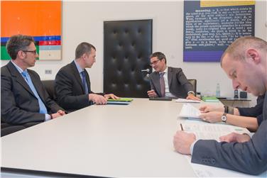 LH Kompatscher hat sich heute mit Vertretern der Polizeigewerkschaft getroffen - Foto: LPA/ohn