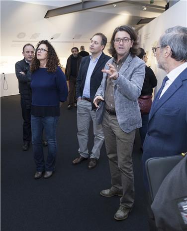 HEAVY METAL: Archäologe und Ausstellungskurator Andreas Putzer führt durch die Sonderschau (FOTO: © Südtiroler Archäologiemuseum/L. Guadagnini/T. Sorvillo)