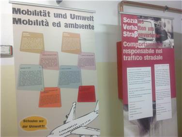 Die Sensibilisierungskampagne der Landesabteilungen Mobilität und Straßendienst in Zusammenarbeit mit dem Ökoinstitut zielt auf mehr Sicherheit am Zebrastreifen und am Schulweg ab